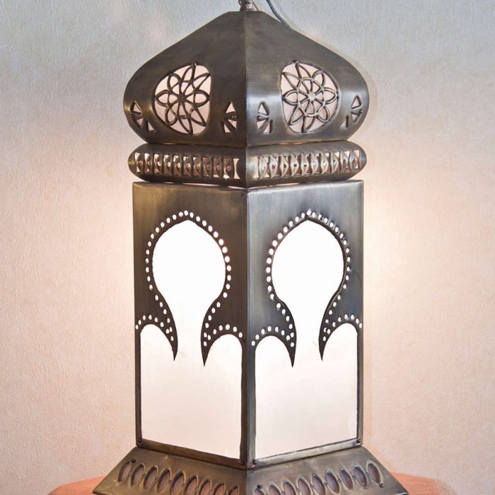 Traditional Brass Lantern – A Touch of Elegance