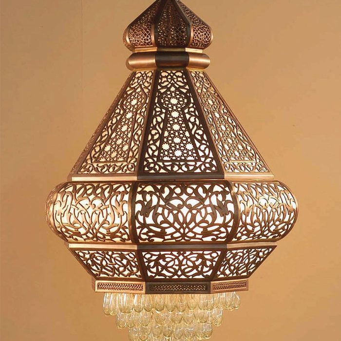 Opulent Brass Chandelier – A Masterpiece of Intricate Design and Radiant Light