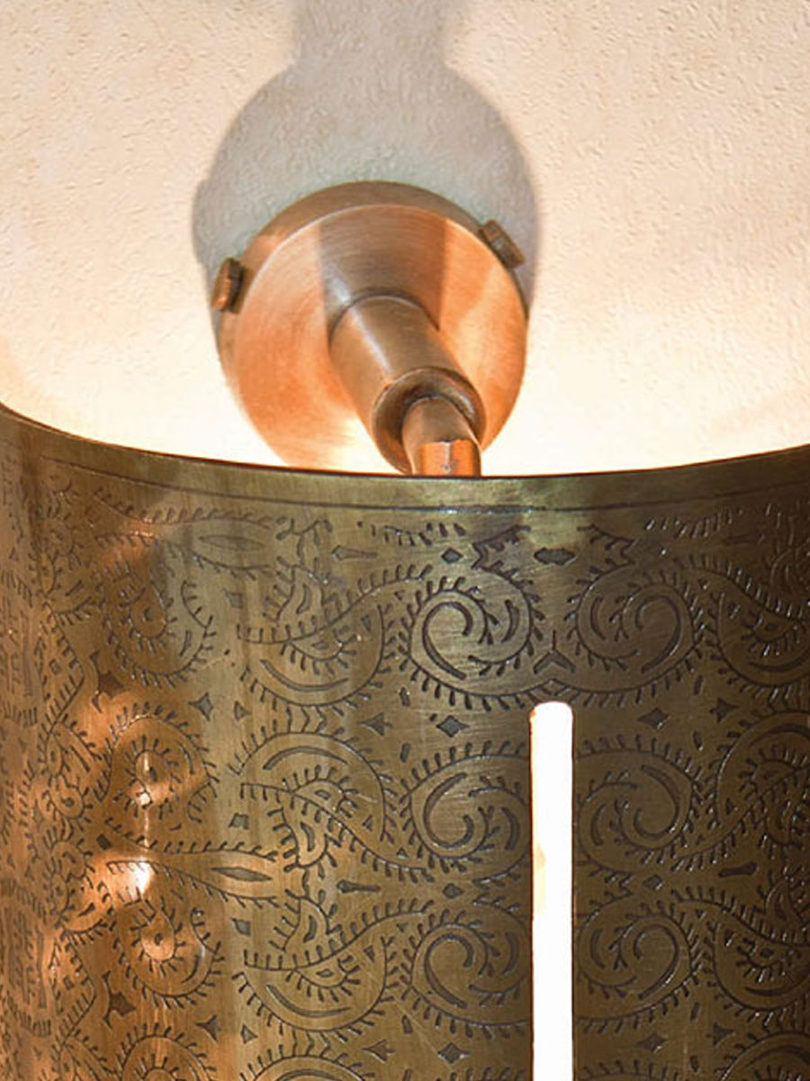 Elegant Metal Wall Sconce